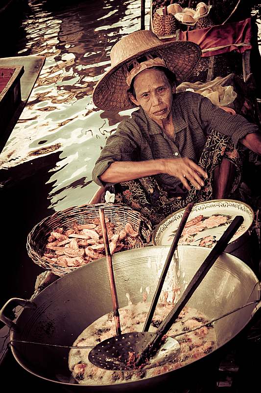 Christoph Rau "Floating Market"