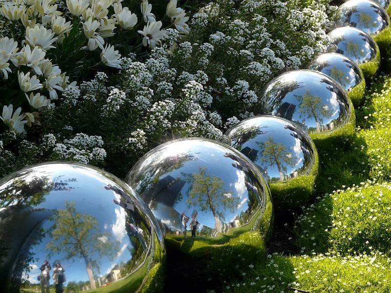 Renate Reiter "Spiegelkugeln"
